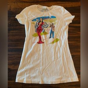 Atomic Tee’s white cream shirt size medium